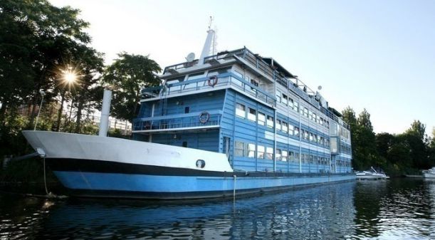 botel