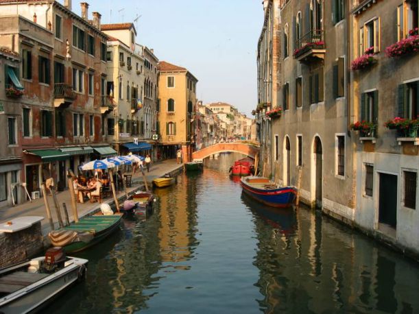quiet_venice_canal