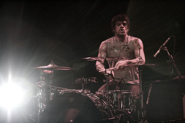 1024px-Joey_Castillo_playing_with_the_Eagles_of_Death_Metal_at_the_Commodore_Ballroom_in_July_of_2009
