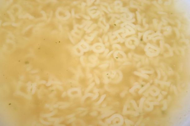 640px-Buchstabensuppe