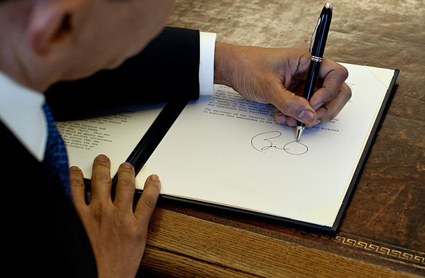 Barack Obama je levák!