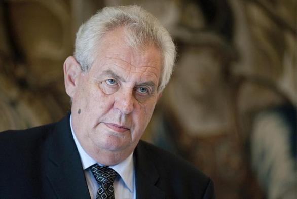 Prezident Zeman má dle průzkumů největší šanci na další volební vítězství. Pokud je na tom ale zdravotně zle, bude to problém.