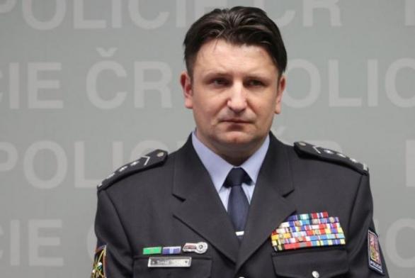 Kompro na ministra Chovance měli dodávat bývalí vlivní policisté. Do jejich hledáčku se dostal i policejní prezident Tomáš Tuhý.