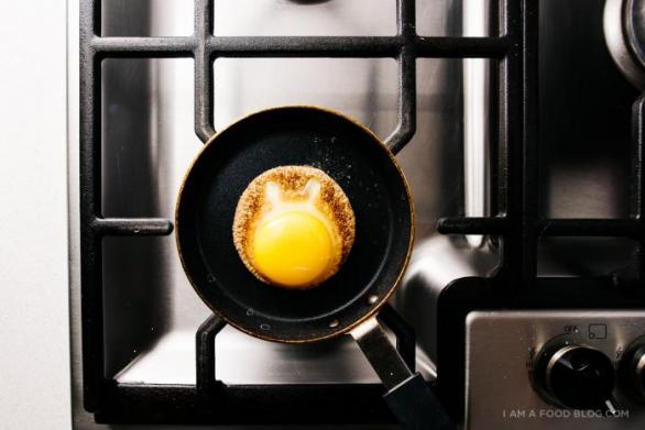 I když by se vám samozřejmě hodilo vykrajovátko, Totora svedete i vyřezat nožem