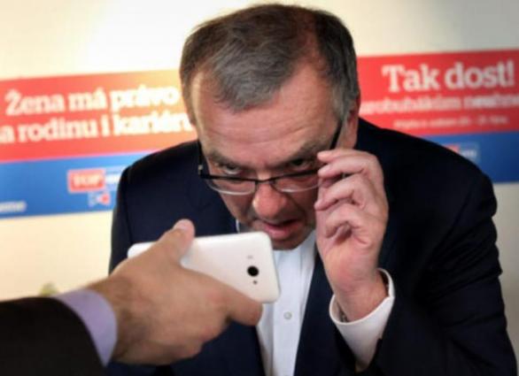Miroslav Kalousek do poslední chvíle monitoroval, zda se vůbec dostane do sněmovny.