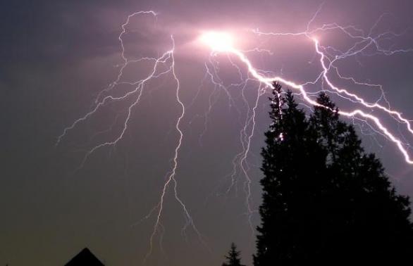 Strom či dům v kompozici může vaší fotce dodat patřičnou hloubku