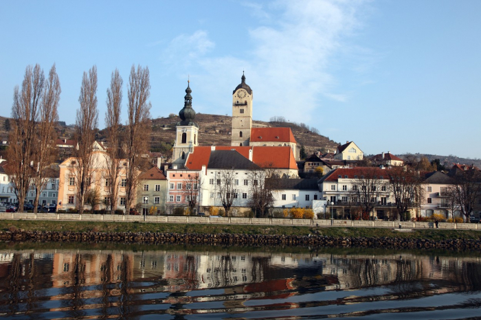 Rakouské údolí Wachau podél Dunaje, které cyklostezky kopírují. Cyklistika může i kultivovat - díky ní se člověk dostane do přírody, ke krásným místům, k památkám.