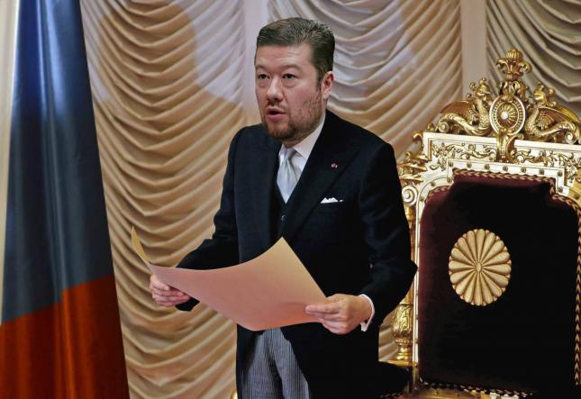Moc se neví, že je Tomek dědícem Japonského trůnu