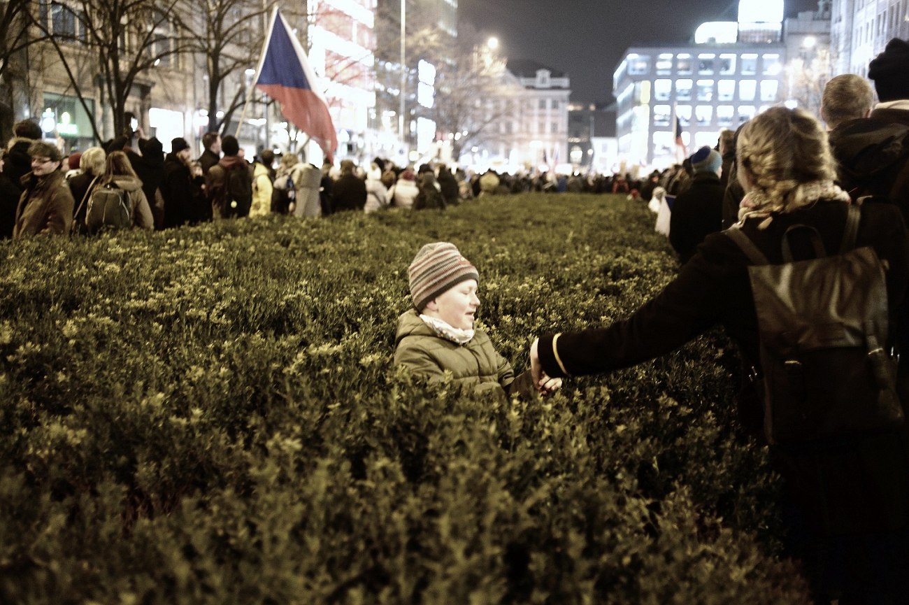 Tuto fotografii zařazujeme do galerie proto, že nám přijde jako nejlepší obrázek z demonstrace.