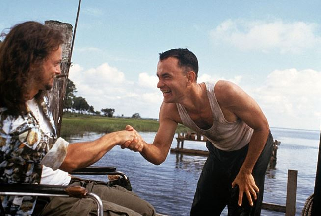 Forrest Gump - Tom Hanks a Gary Sinise. "Šel jsem, kam mě nohy nesly." - "Vždyť žádný nemáte, poručíku"