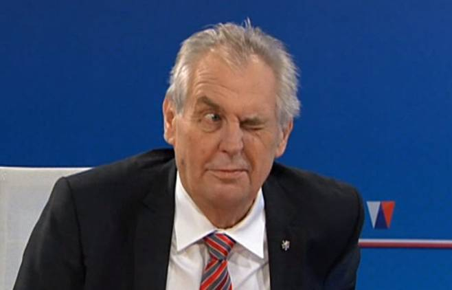 Pan prezident se občas rozdivočí, takže je potřeba ho uklidnit a podrbat na bříšku