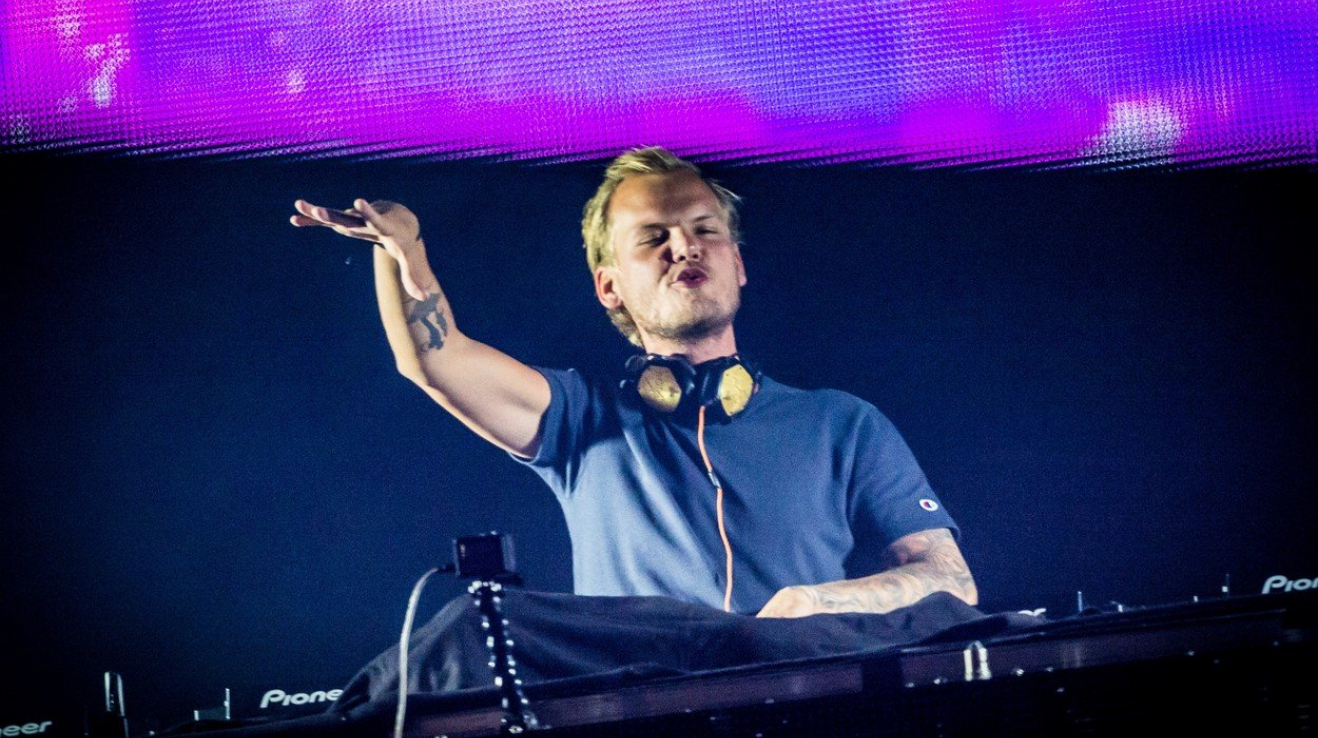 DJ a producent Avicii zemřel ve věku 28 let.