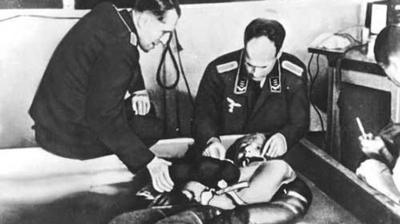 Experimentoval se sterilizacemi žen. Dával jim šokové terapie nebo prováděl přímo chirurgické zákroky. Většina z nich zemřela následkem infekcí nebo během operace.