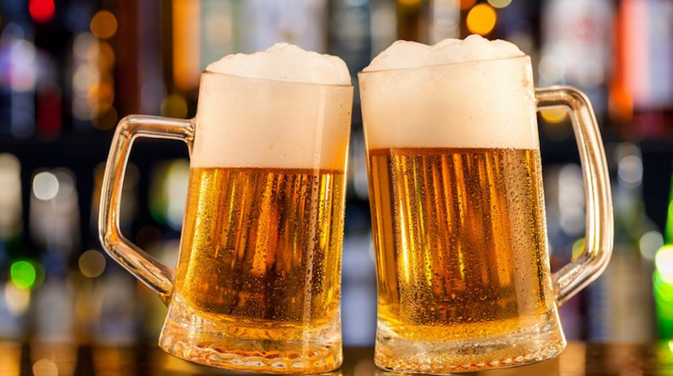 Nárazově pije alkohol 25 procent Čechů a 9,2 procent Češek. Nárazově pije alkohol 25 procent Čechů a 9,2 procent Češek.