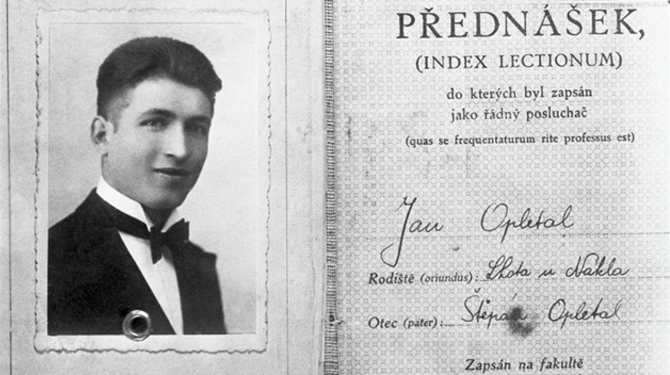 Jan Opletal pocházel z osmi dětí a z malého města, přesto se dostal do Prahy na studia, zvolil si medicínu. Jan Opletal pocházel z osmi dětí a z malého města, přesto se dostal do Prahy na studia, zvolil si medicínu.