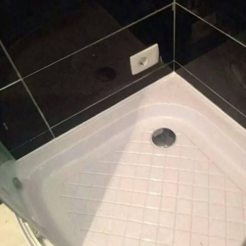 Když si potřebuješ oholit nohy a máš krátký kabel.