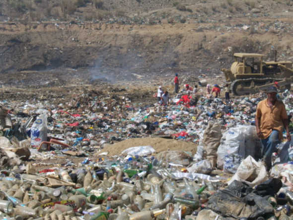 Jen malá část odpadu se recykluje.