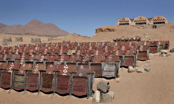 10. Opuštěné kino v Sinajské poušti (Egypt)